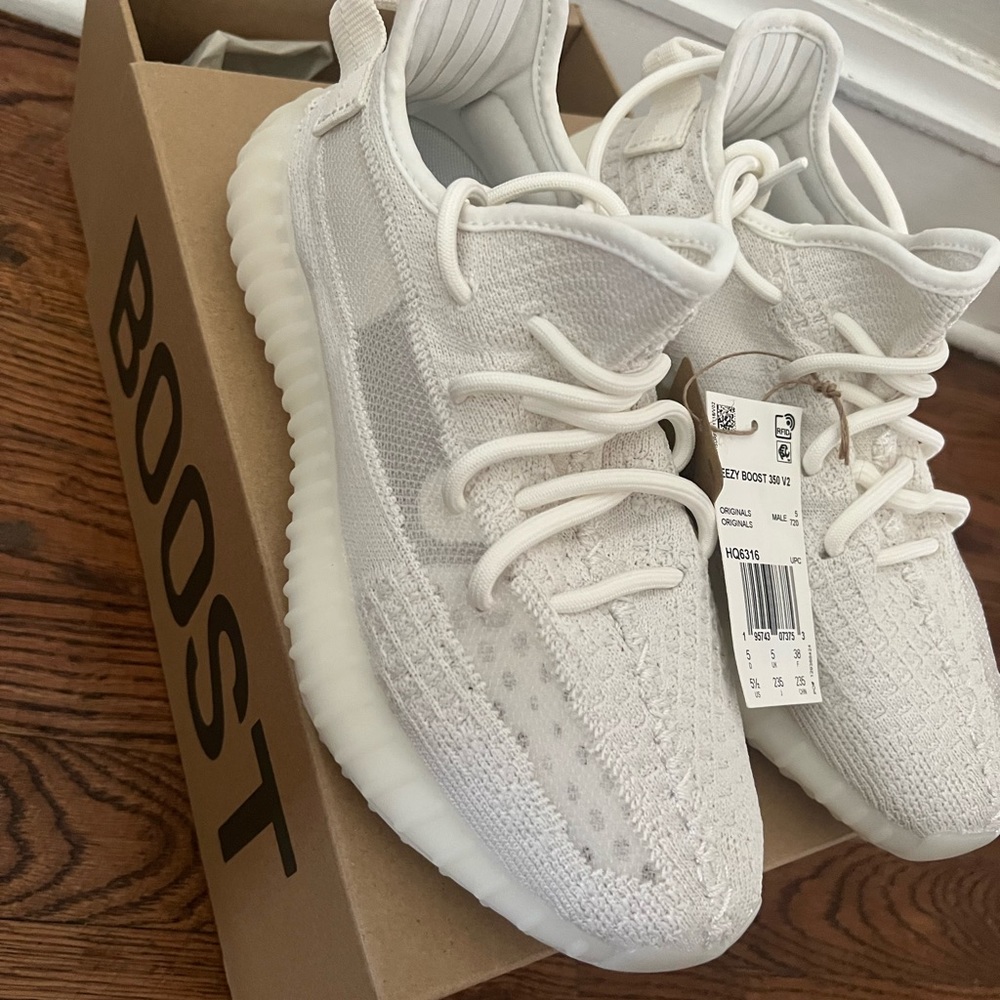 Yeezy 350 V2  - Bone